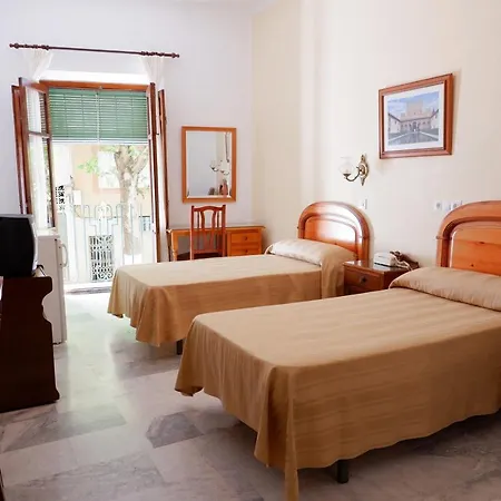 Hotel Central Hotel 2*