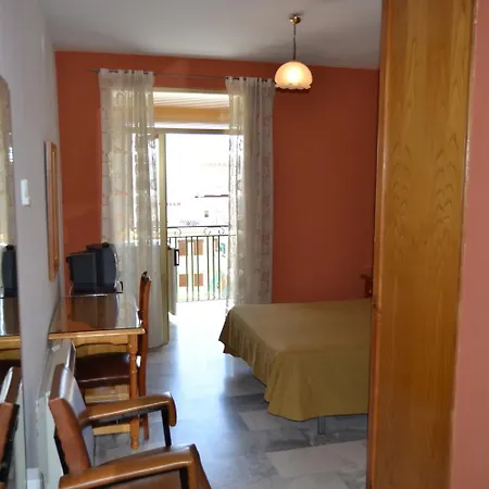 酒店 Hotel Central 2*