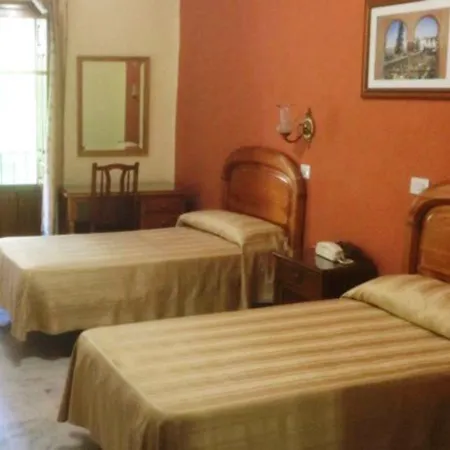 Hotel Central מלון 2*