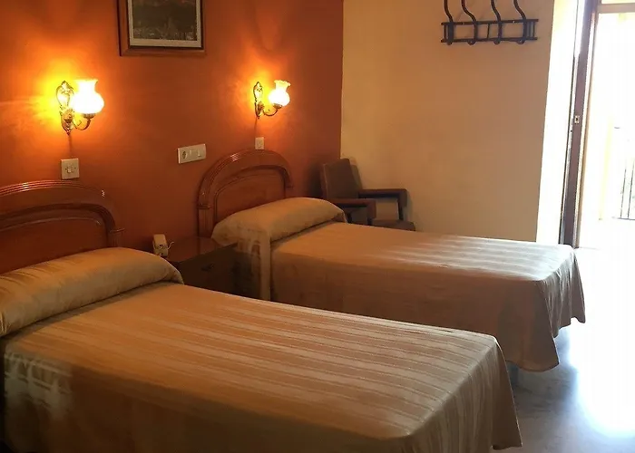 מלון Hotel Central 2*