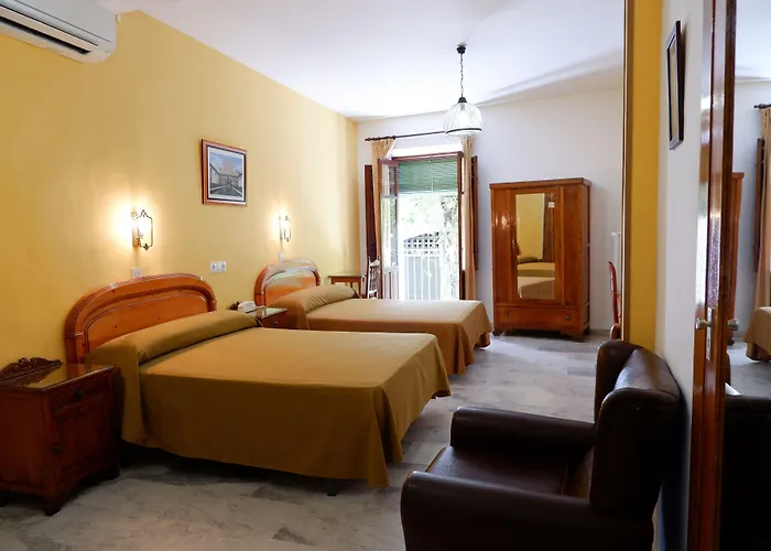 מלון Hotel Central