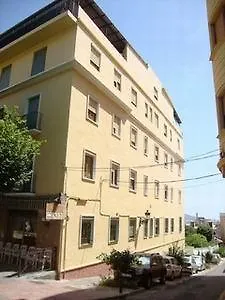 מלון Hotel Central